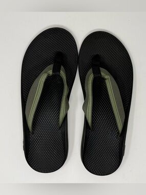Chaco Men’s Flip Flops Size 12 – Black w/ Green Strap